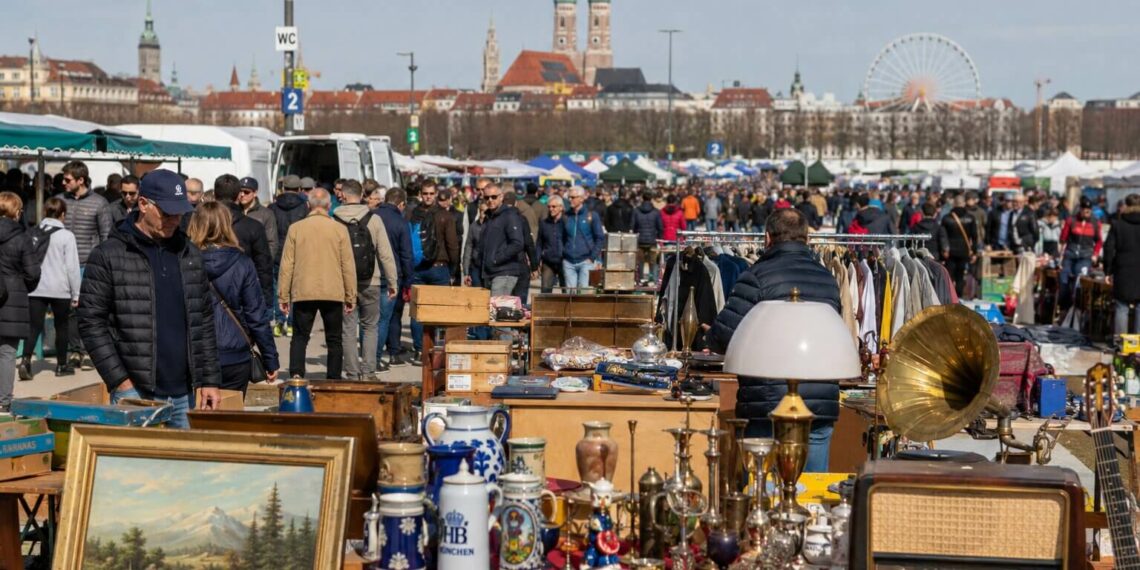 Munich Theresienwiese Flohmarkt
