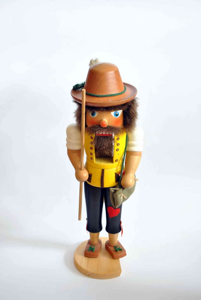 Vintage Nutcracker "Wanderer" made by Erzgebirge © fleamarketinsiders.com 009