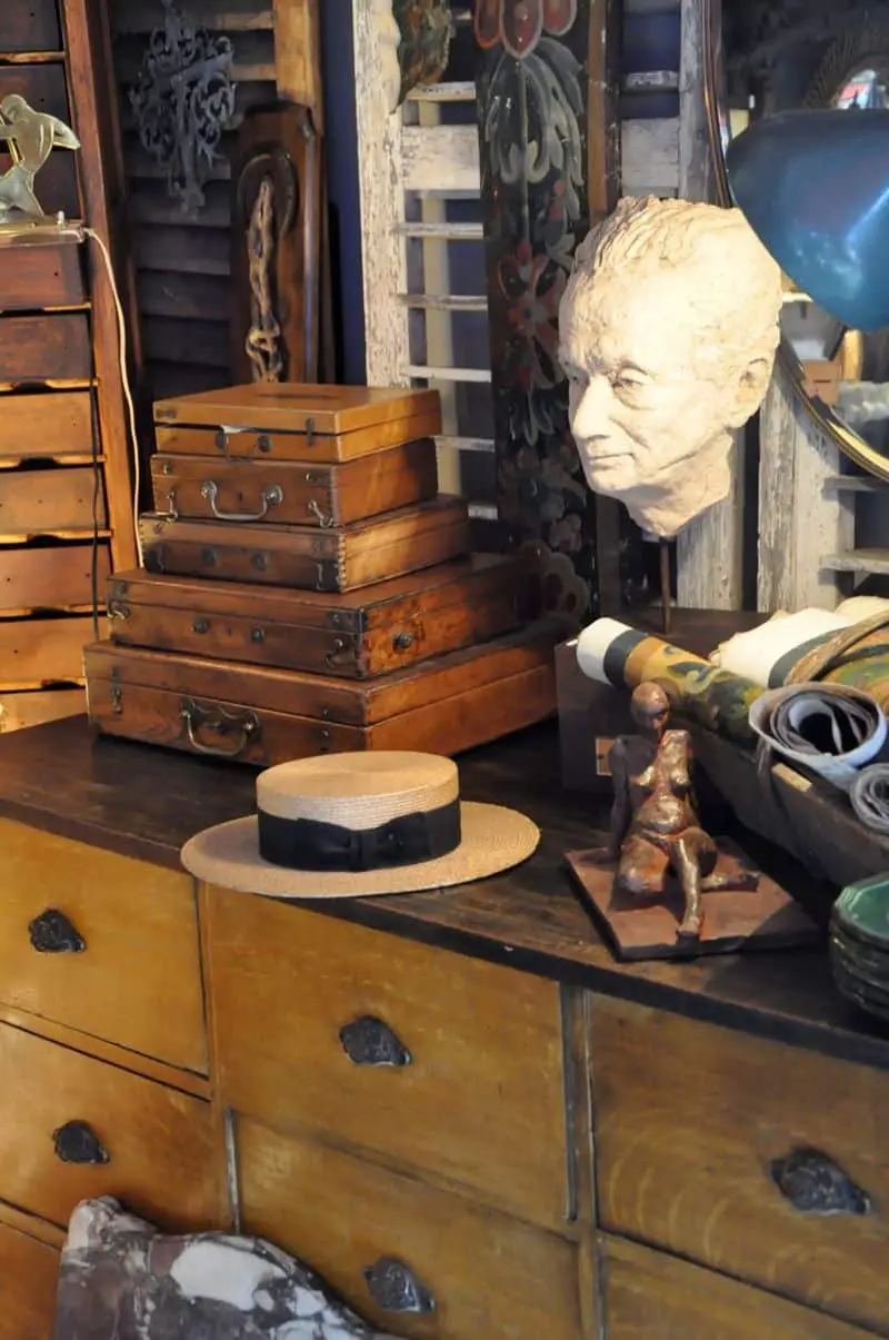 Flea market in Paris - 28