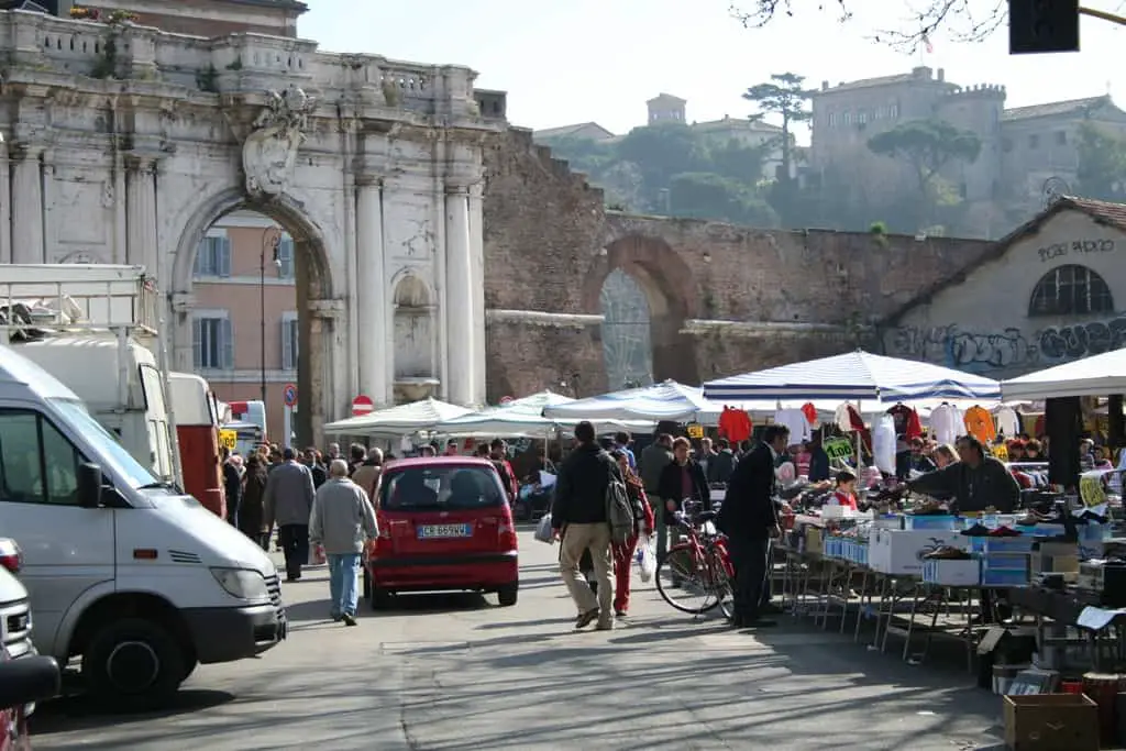 Porta Portese flea market © Daniele Muscetta