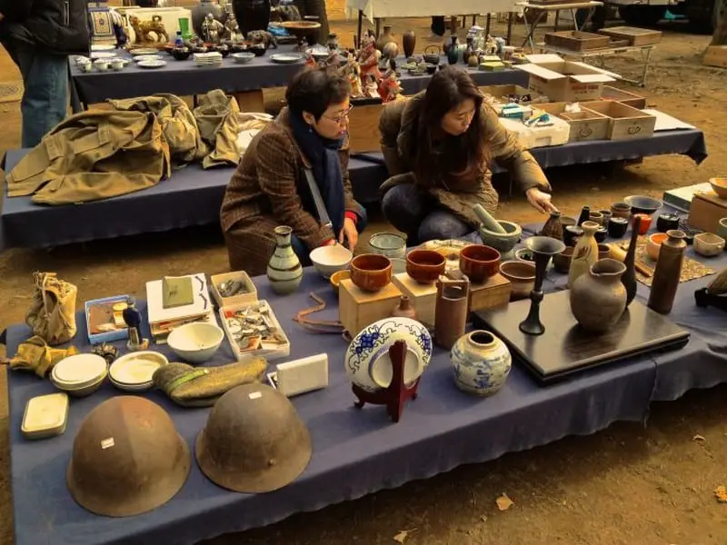 Yasukuni Shrine flea market