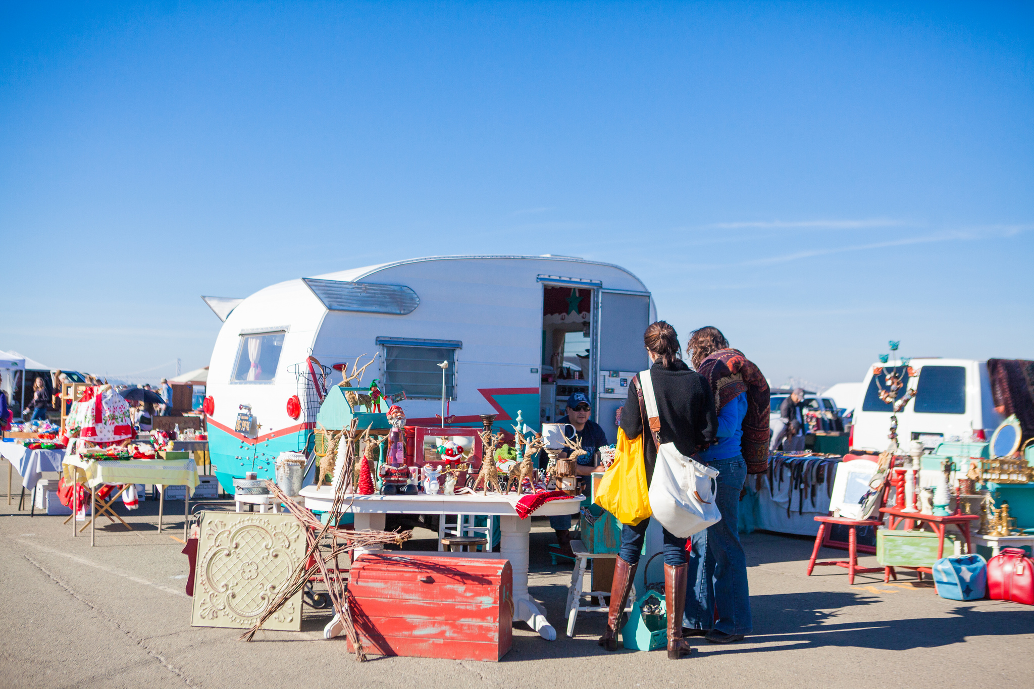 San Francisco - Alameda flea market - trailer - Ganeshaisis