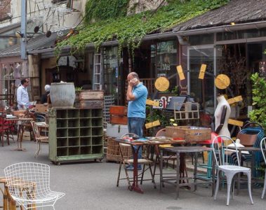 Paris flea markets: antique stores at St Ouen flea market / Puces de Clignancourt