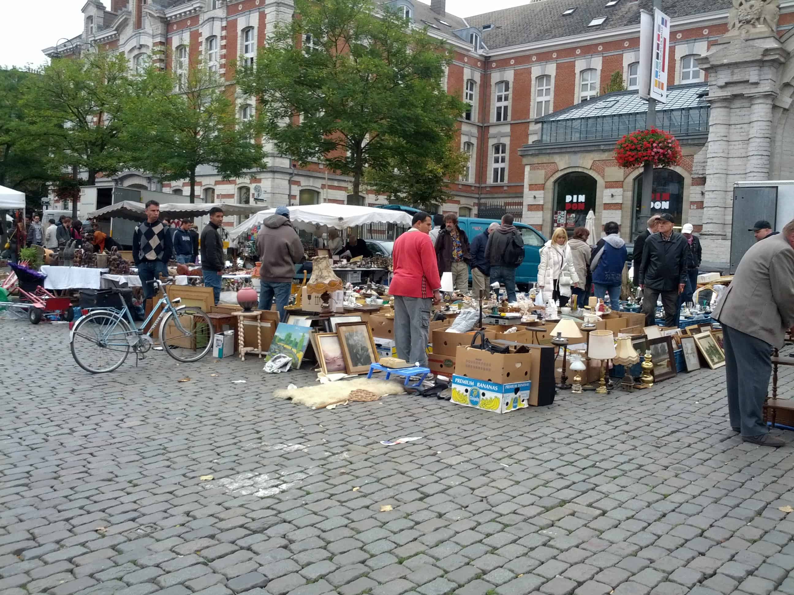 flea market Brussels Place du Jeu de Balle 014