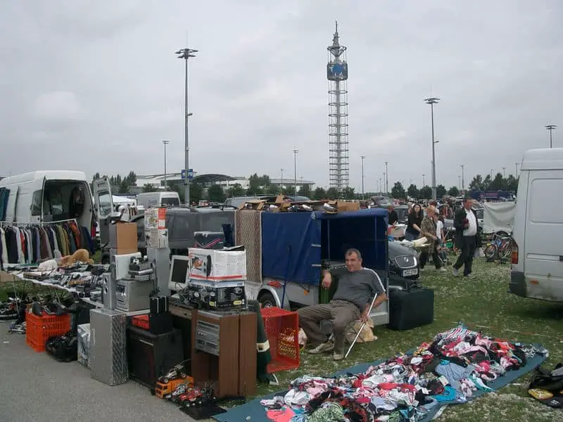 Flohmarkt München Riem - Shopping zwischen Schätzen und Sperrmüll ... © fashionvictress.com