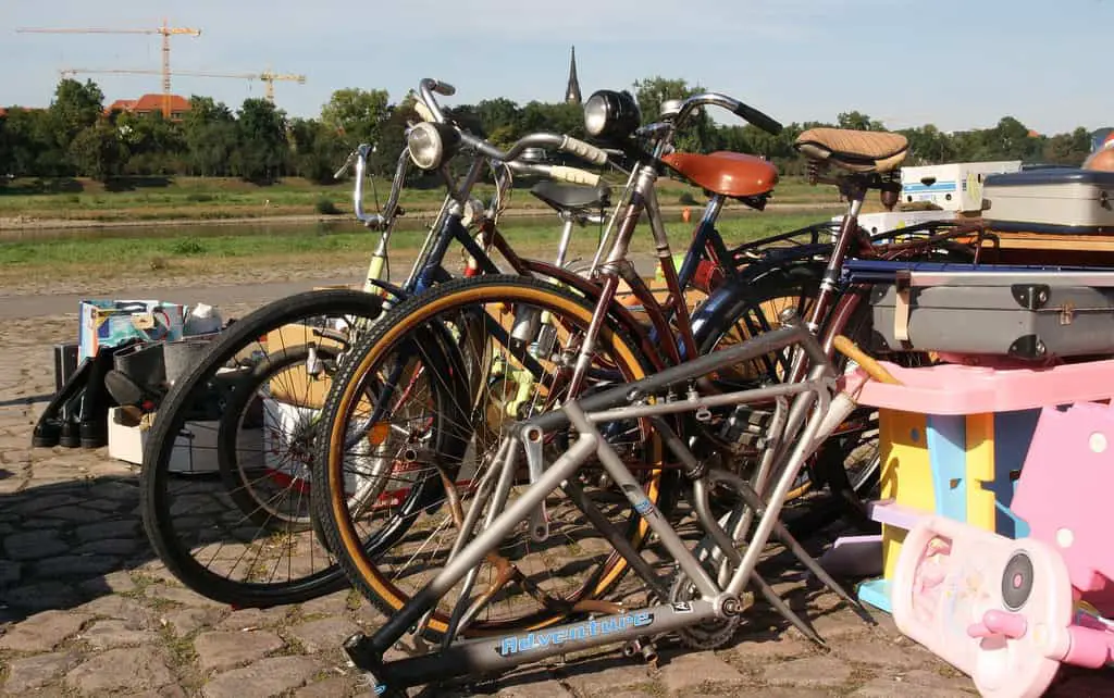 Auf dem Flohmarkt an der Albertbrücke gibt es fast immer gebrauchte Fahrräder