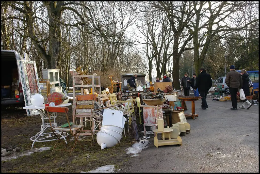  sim. Trabrennbahn Daglfing flea market Munich 4