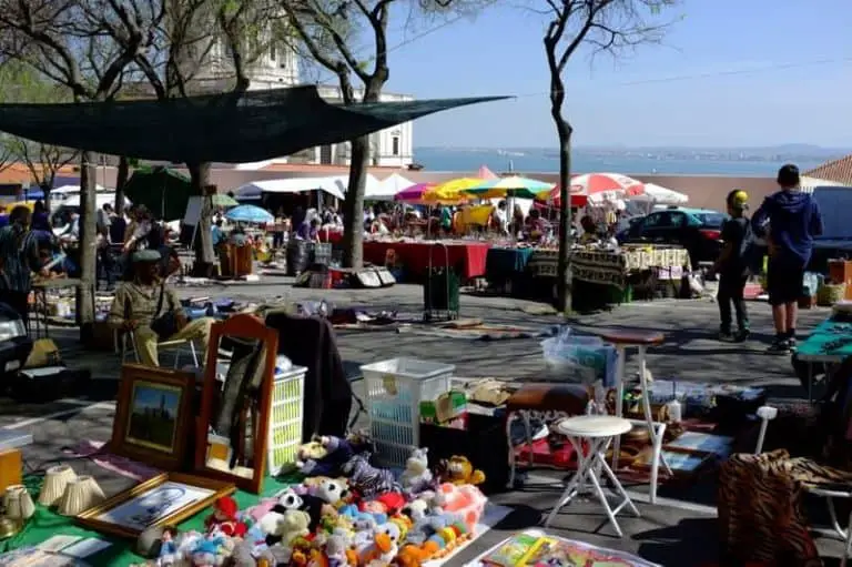 Feira da Ladra flea market Lisboa 002