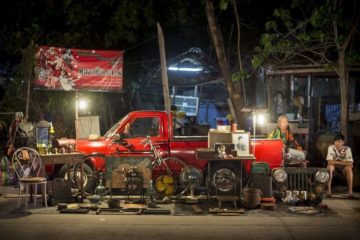 Talad Rot Fai flea market Bangkok Copyright L.Creaser