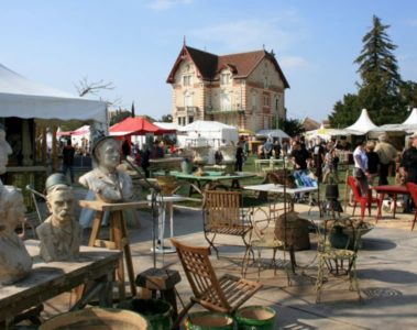 marché à la brocante et aux antiquités Isle sur la Sorgue 2