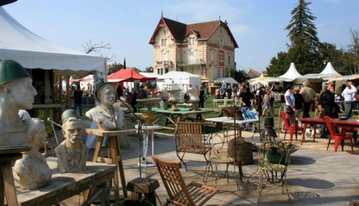 marché à la brocante et aux antiquités Isle sur la Sorgue 2