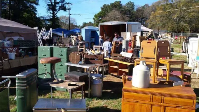 Lakewood 400 Antiques Market 8