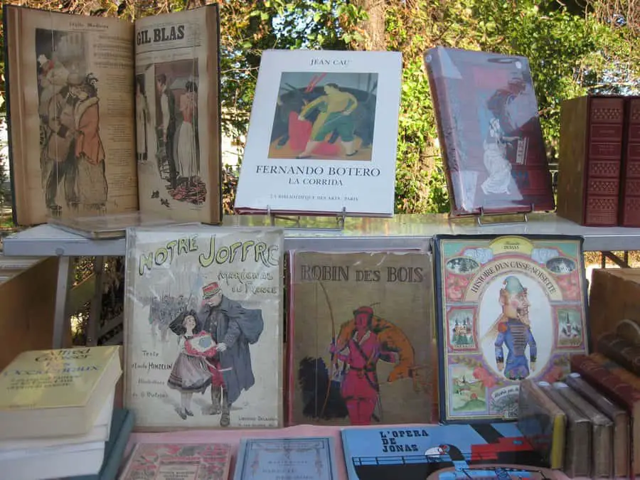 Vintage Lulu Brocante Market old books