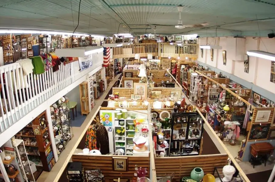 Freelton Antique Mall - Flea Markets in Ontario