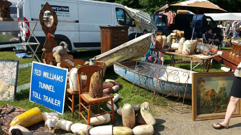 Best Flea Markets in Connecticut: Elephant's Trunk Country Flea Market © Elephant's Trunk Facebook