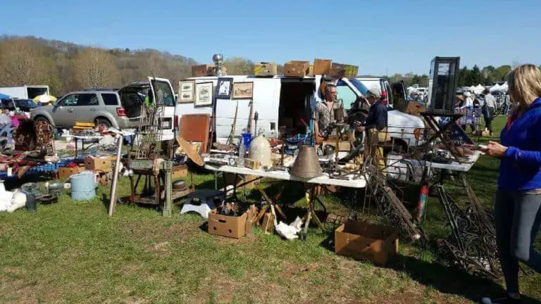 Best Flea Markets in Connecticut: Elephant's Trunk Country Flea Market © Elephant's Trunk Facebook