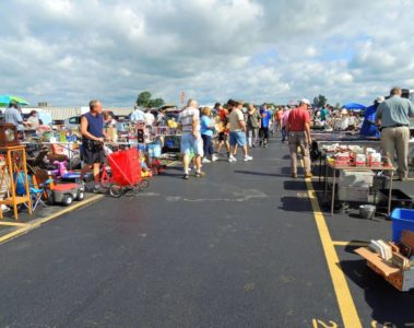 Caesar Creek Flea Market Ohio photo by E. Zeller of here4now.typepad.com