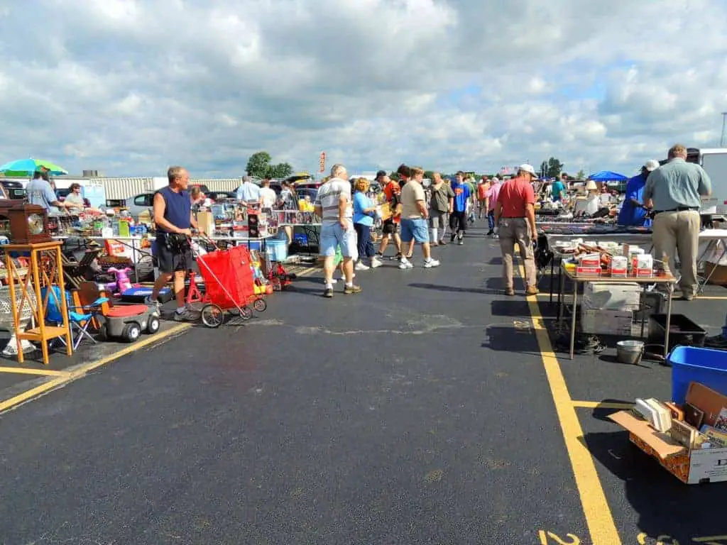 Caesar Creek Flea Market Ohio photo by E. Zeller of here4now.typepad.com