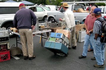 Silicon Valley Electronics flea market (Photo: Oskay via Flickr, evilmadscientist.com)