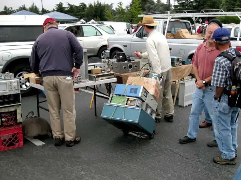 Silicon Valley Electronics flea market (Photo: Oskay via Flickr, evilmadscientist.com)