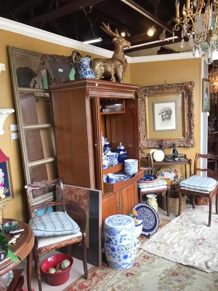 Timeline Antiques and Collectibles Mall© Timeline Antiques and Collectibles Mall