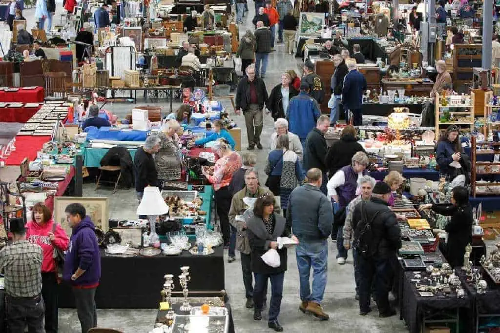 Grayslake North Chicago Illinois Antique Flea Market © Grayslake North Chicago Illinois Antique Flea Market  Facebook