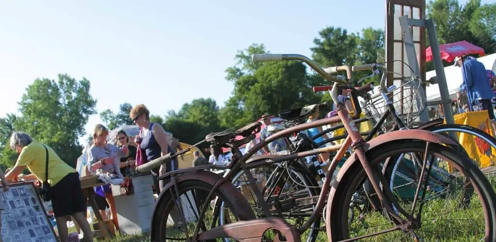 Route 90 Garage Sale © Cayuga County Tourism