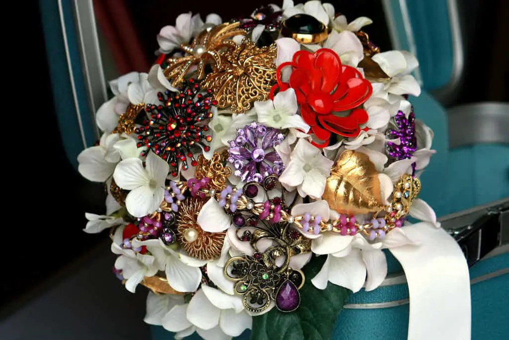 Vintage Bridal Brooch Bouquet © OneWed