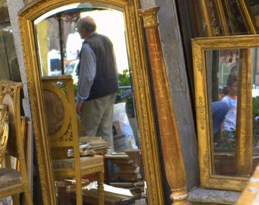 How To Shop Antique Mirrors © Giangi Genta