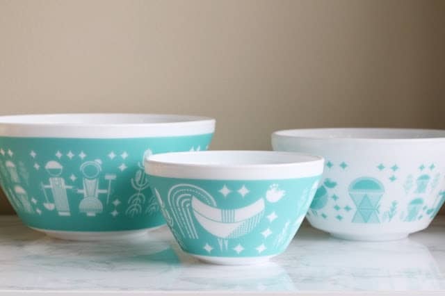 Pyrex butterprint bowl