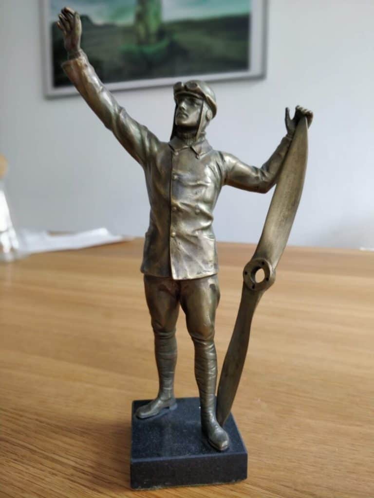 Art Deco bronze statue of a German WWI pilot with propeller 1