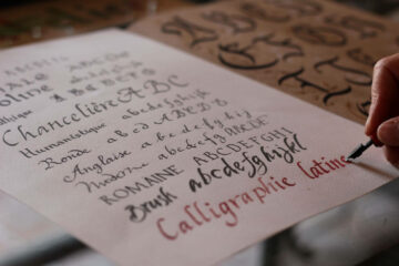 Blending Traditional Calligraphy with Modern Essay Crafting